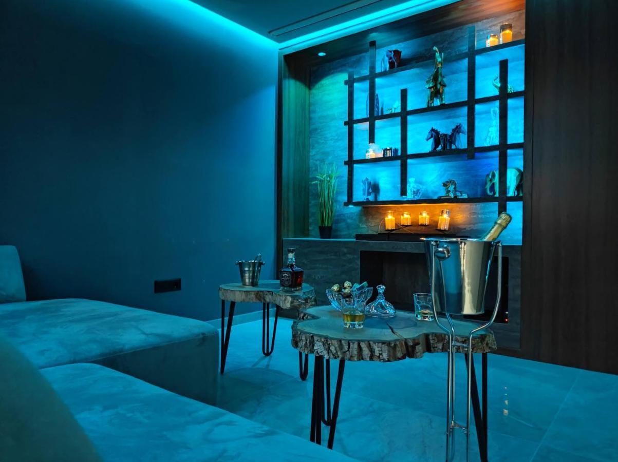 Pentlux - Penthouse In The Heart Of