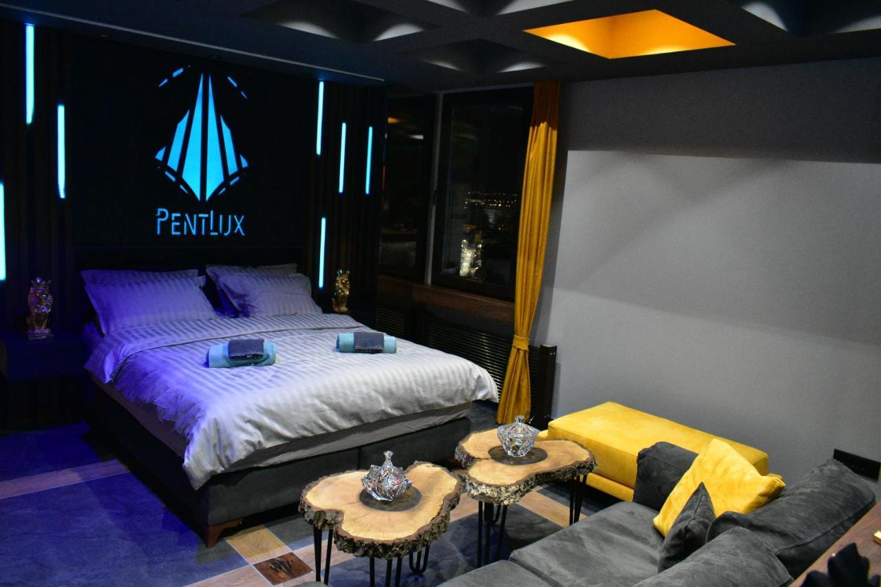 Pentlux - Penthouse In The Heart Of