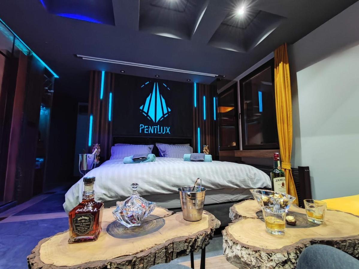 Pentlux - Penthouse In The Heart Of