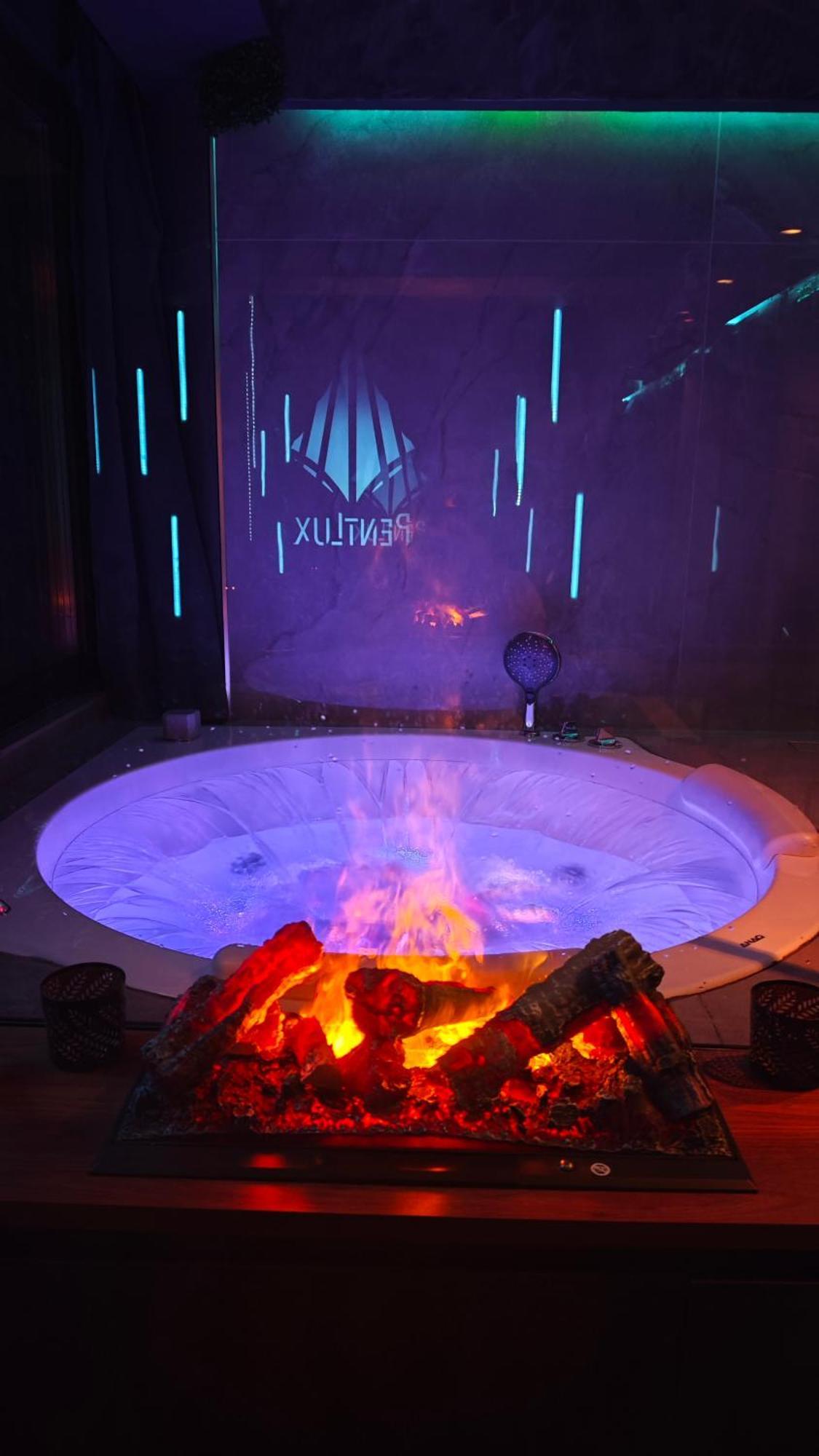 Pentlux - Penthouse In The Heart Of